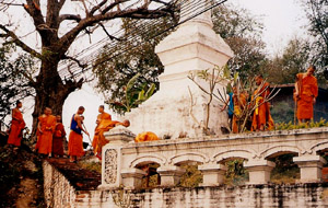 monks-luang-prabang-laos