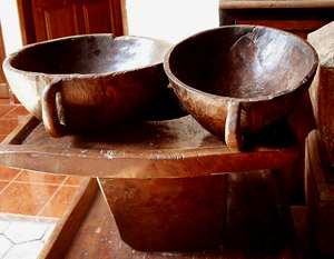 wood-food-bowls-indonesia